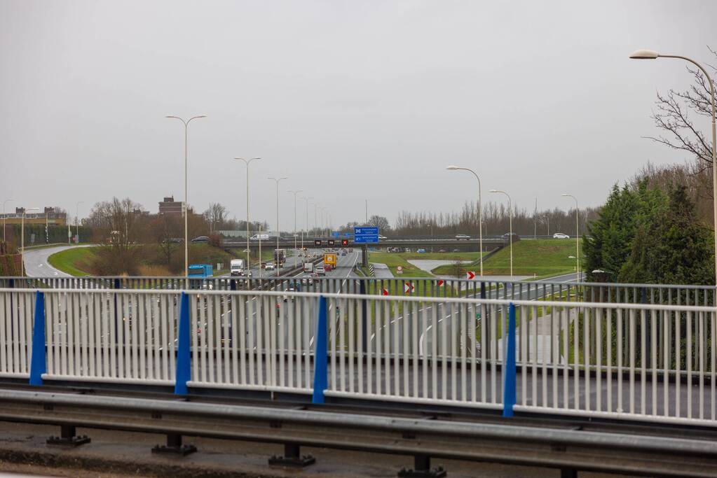 Bestelbus crasht tegen RIMOB