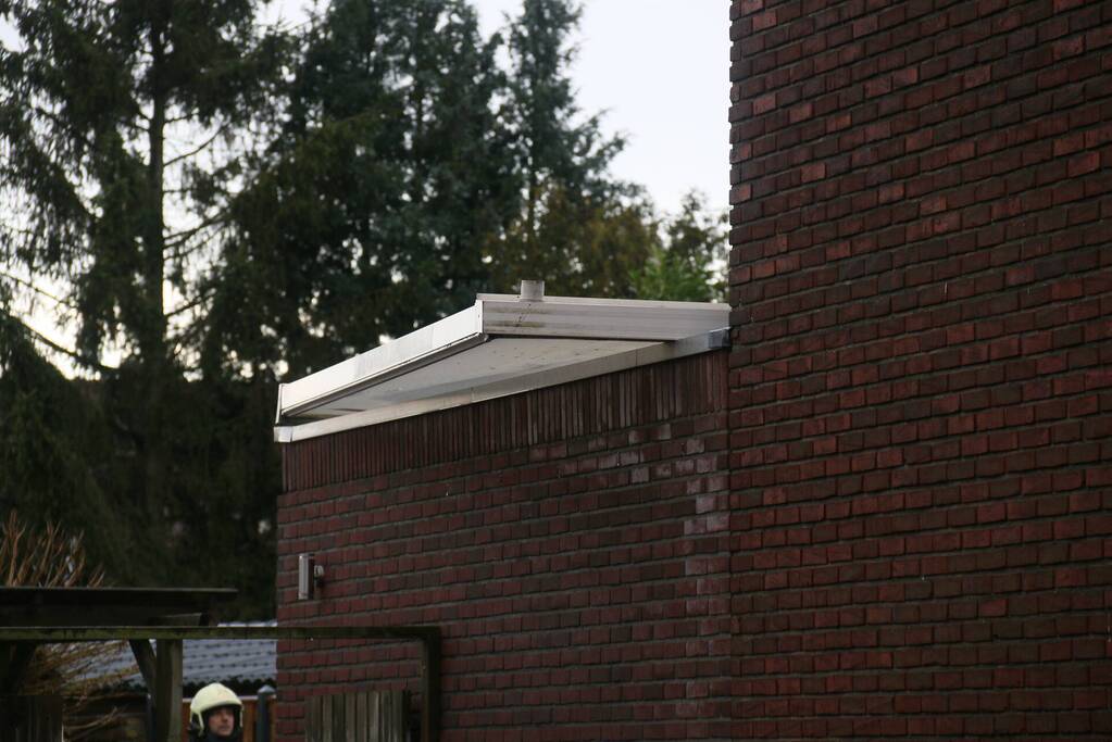 Overkapping van woning laat los door harde wind