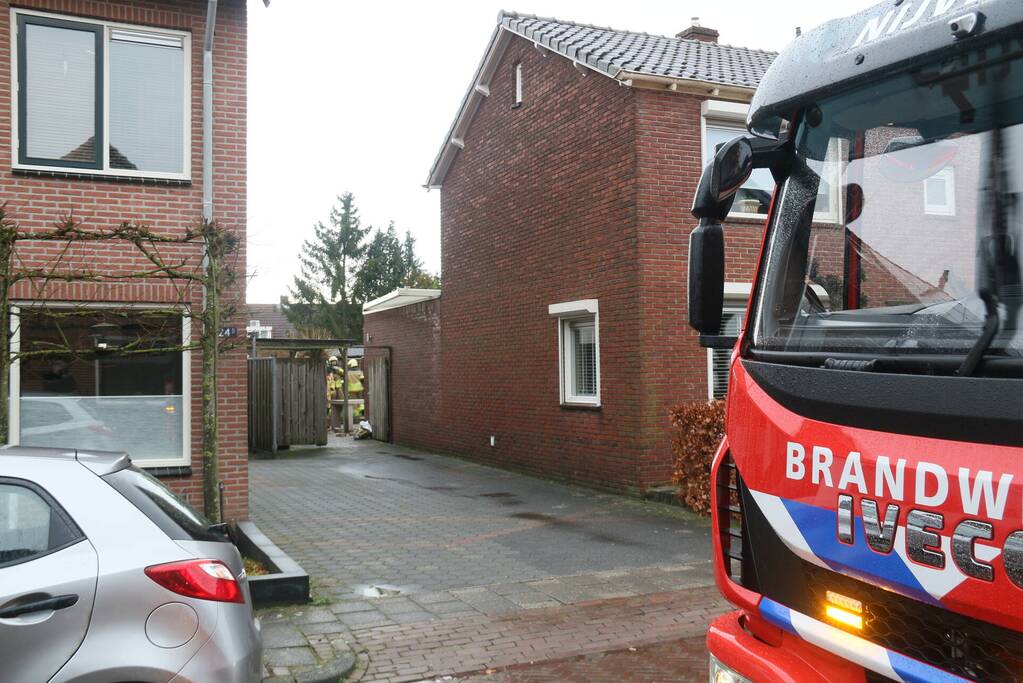 Overkapping van woning laat los door harde wind