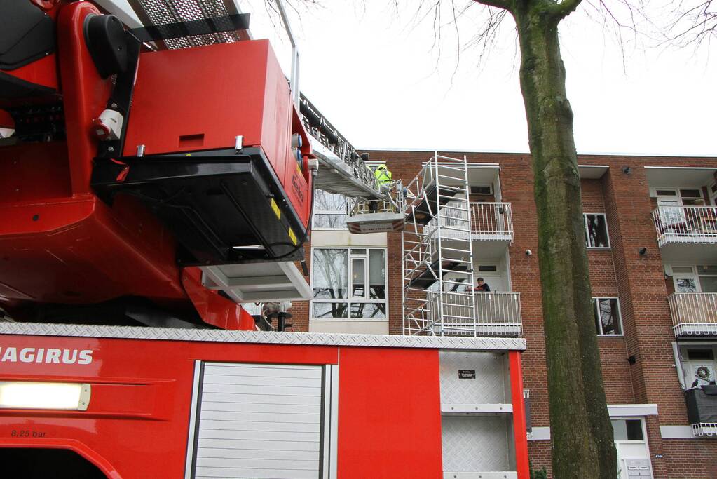 Brandweer breekt steiger af na harde wind