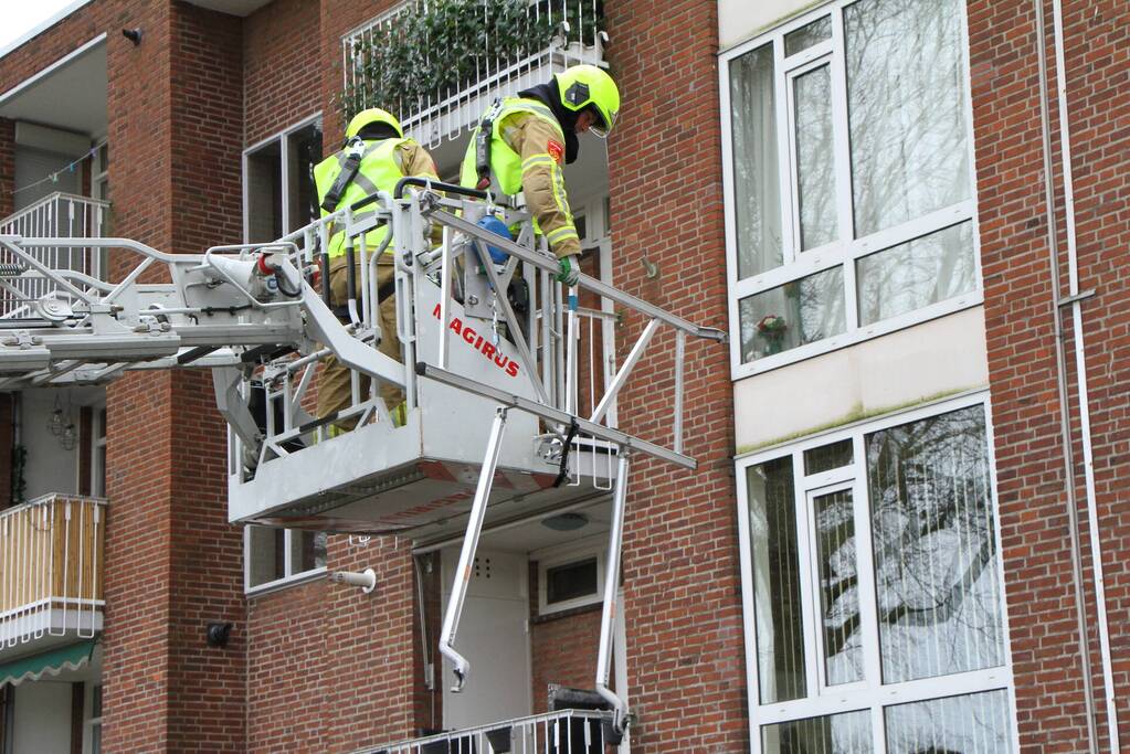 Brandweer breekt steiger af na harde wind