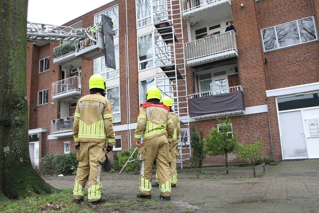 Brandweer breekt steiger af na harde wind