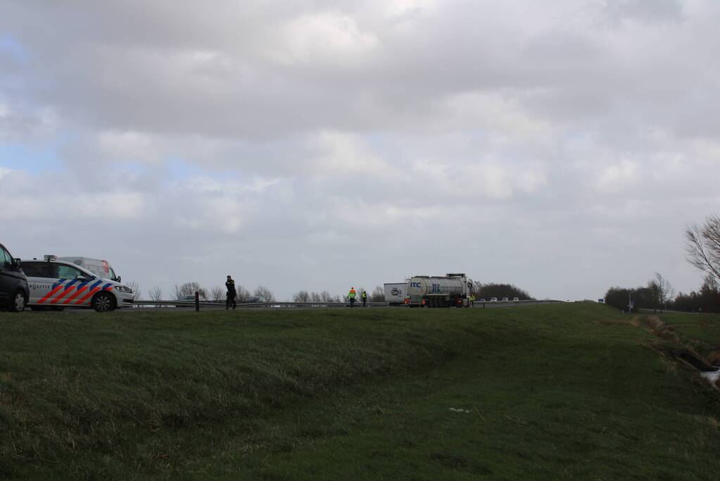 Schade aan bestelbus door harde wind