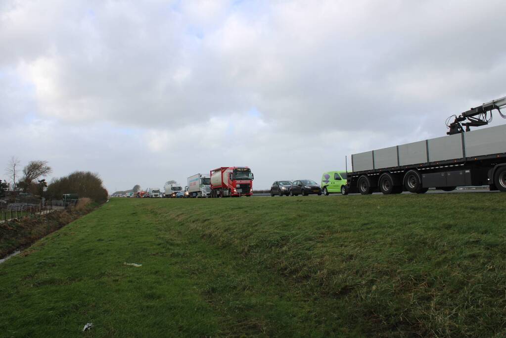 Schade aan bestelbus door harde wind
