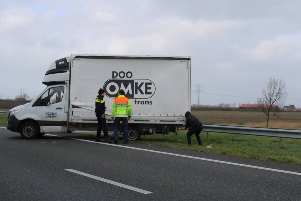 Schade aan bestelbus door harde wind