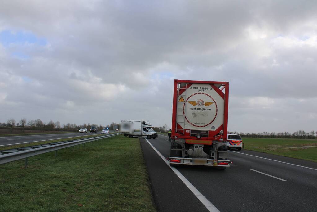 Schade aan bestelbus door harde wind