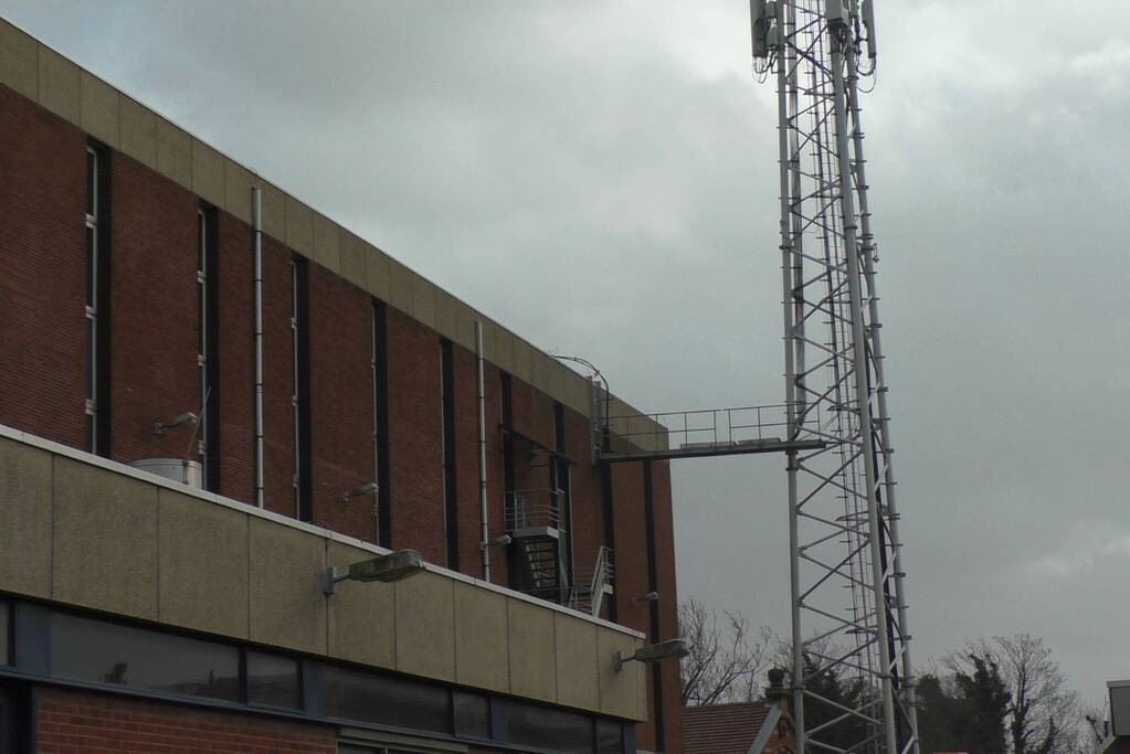 Losgewaaid dak raakte meerdere woningen