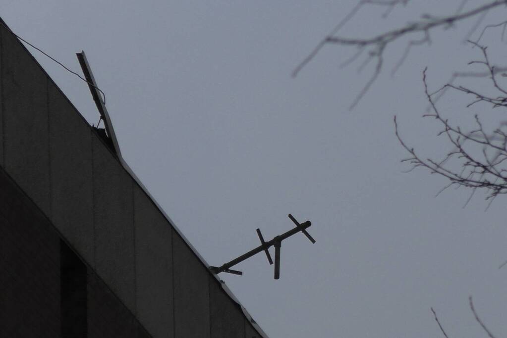 Losgewaaid dak raakte meerdere woningen