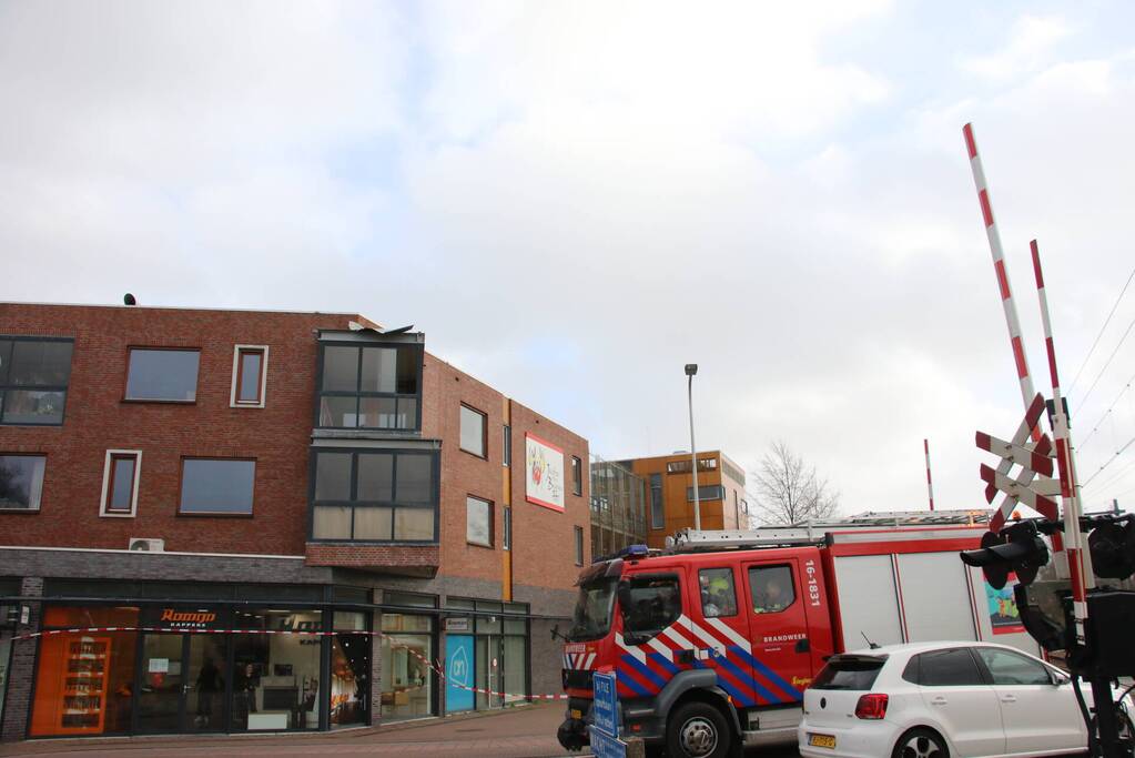 Dakbedekking losgewaaid door storm