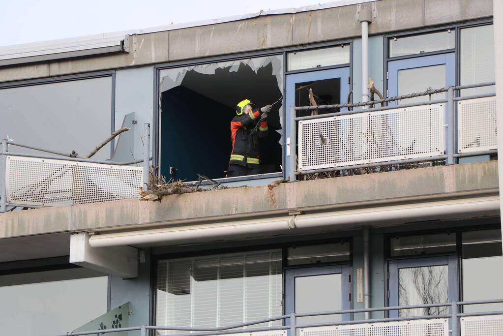 Veel schade aan flat door storm