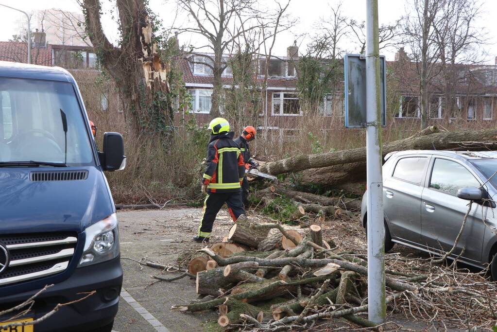 Veel schade aan flat door storm