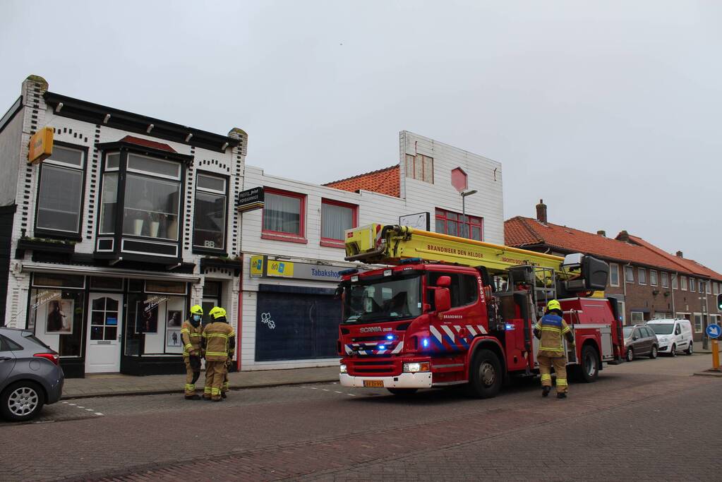 Gevelbeplating laat los van pand