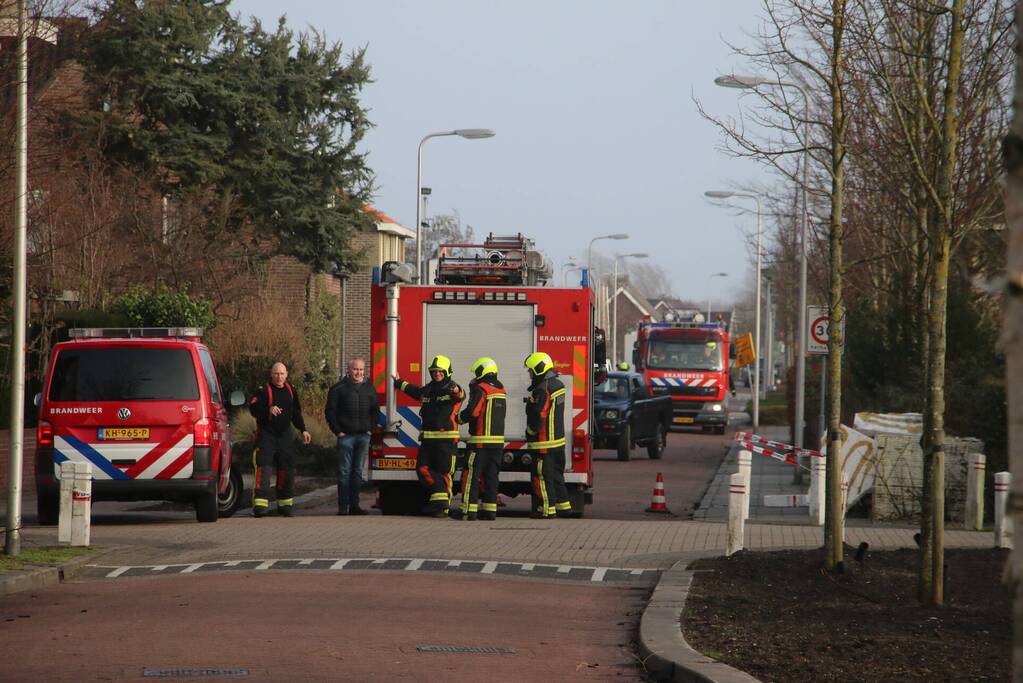 Dak waait van woning