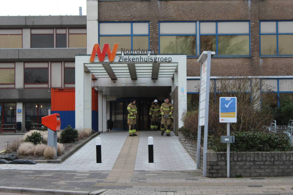 Dak waait los van ziekenhuis