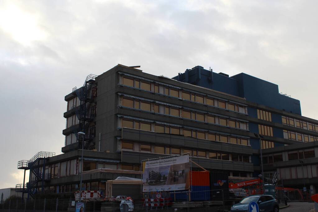 Dak waait los van ziekenhuis