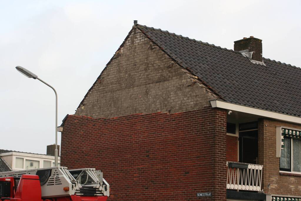 Gevel stort in door harde wind