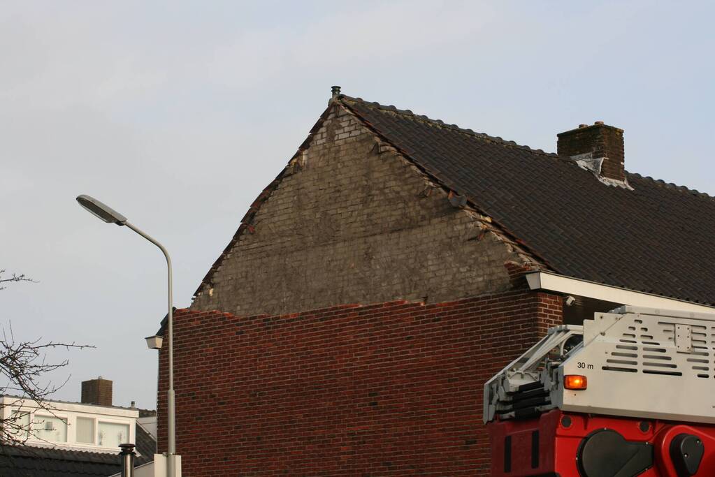 Gevel stort in door harde wind