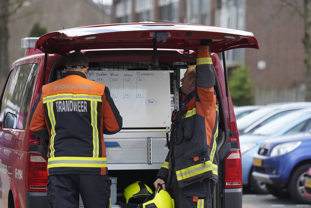 Dakbedekking belandt op voertuigen