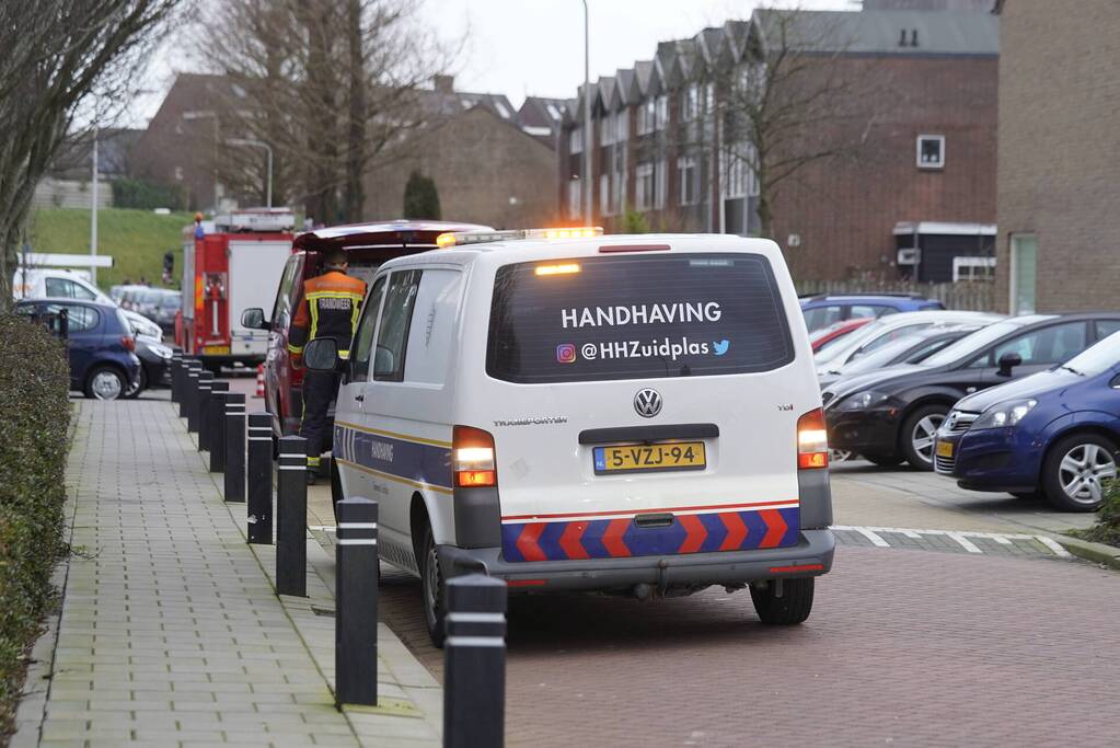 Dakbedekking belandt op voertuigen