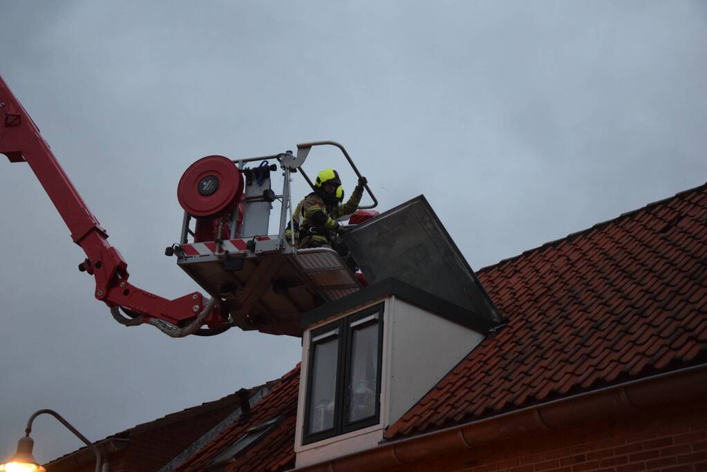 Dak waait van dakkapellen af