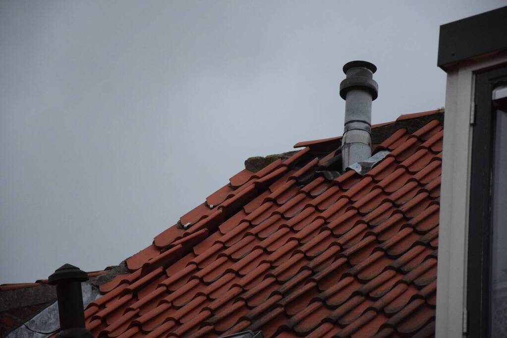 Dak waait van dakkapellen af