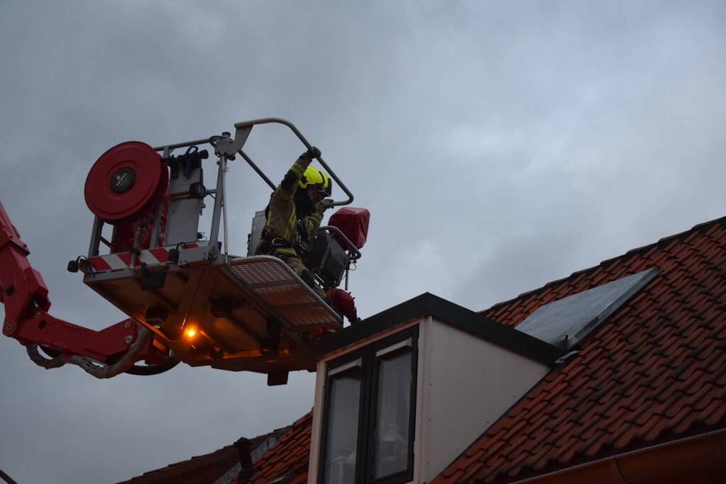 Dak waait van dakkapellen af