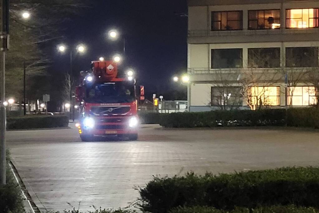 Isolatiemateriaal waait van ziekenhuis