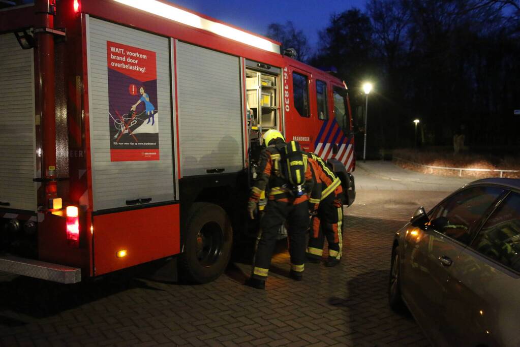 Brandweer blust schoorsteenbrand