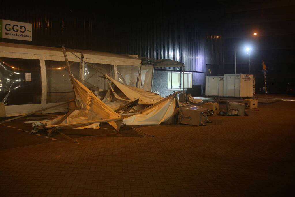 Vaccinatielocatie GGD omgewaaid