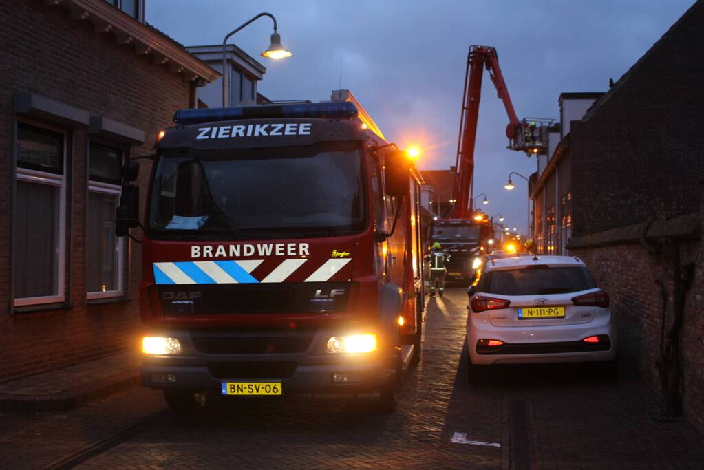 Dakbedekking van kerktoren laat los