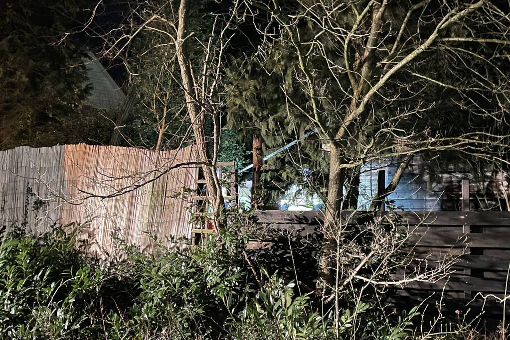 Brandweer stelt boom veilig