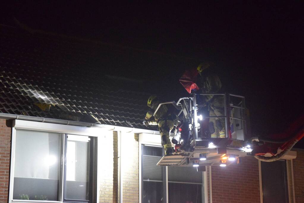 Nok waait van dak van woning