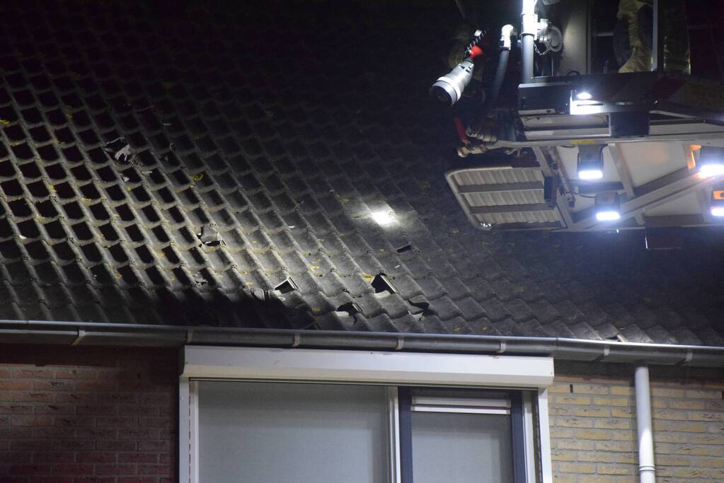 Nok waait van dak van woning