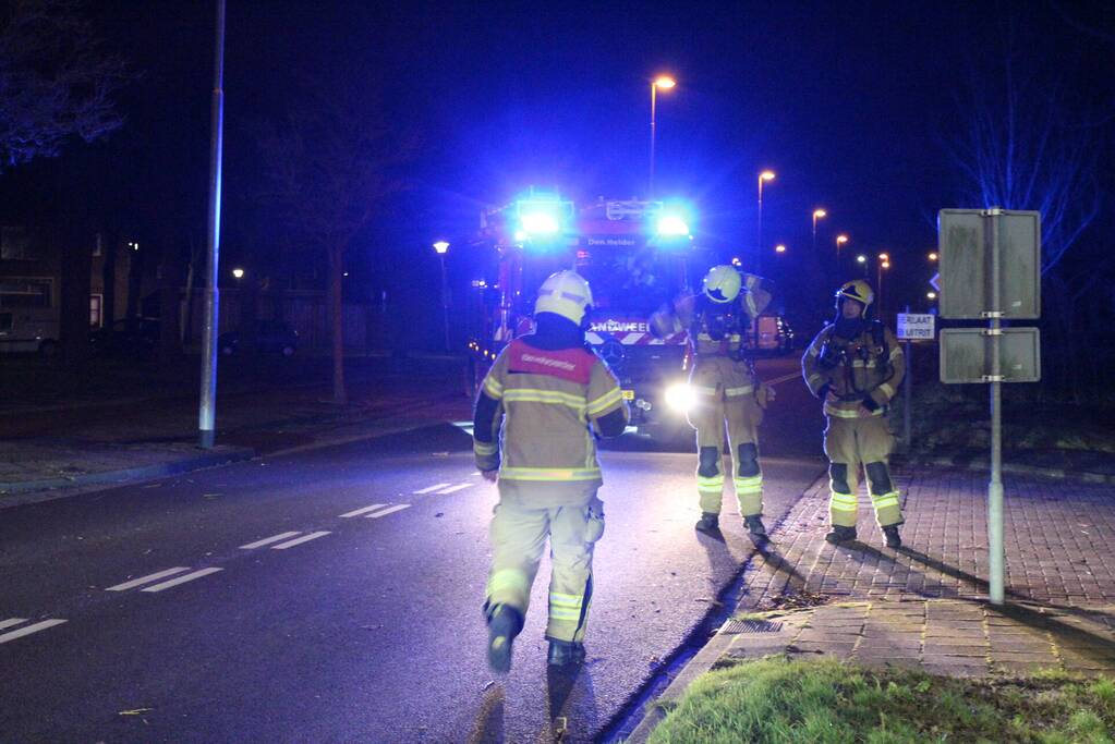 Boom blokkeert tankstation
