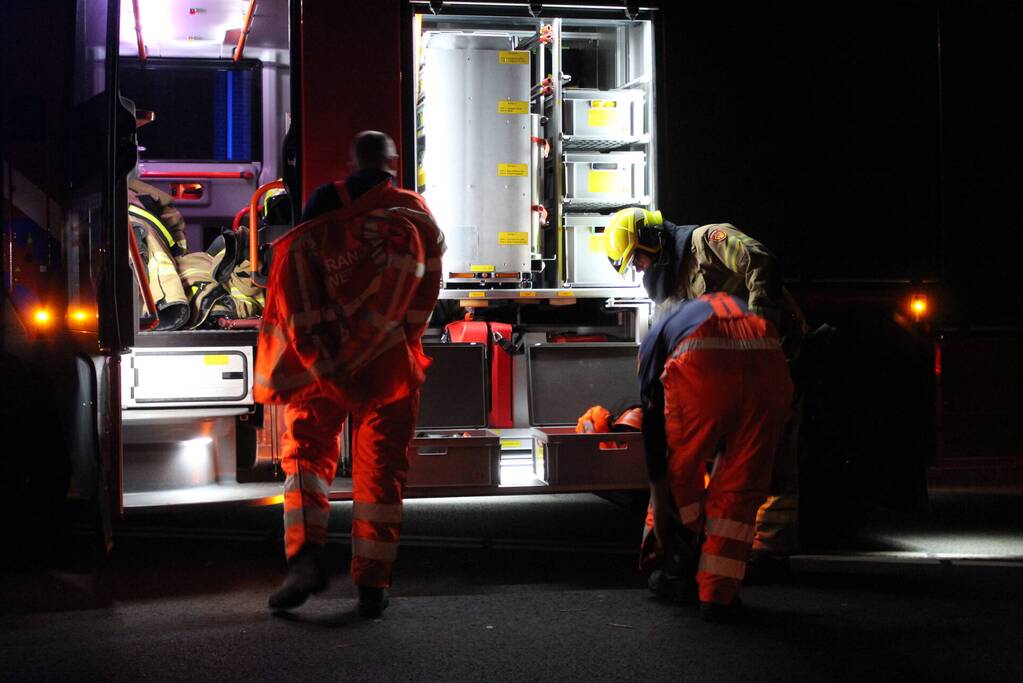 Boom blokkeert tankstation