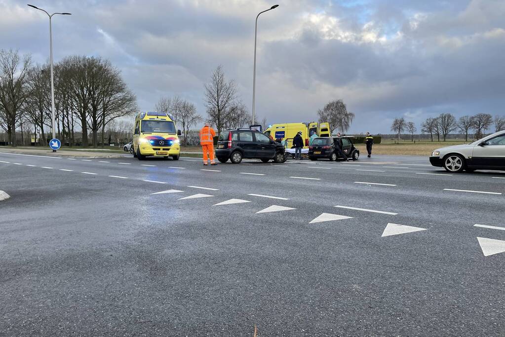 Botsing tussen twee voertuigen op kruising