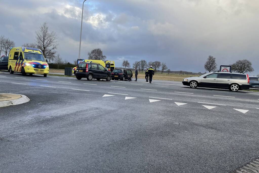 Botsing tussen twee voertuigen op kruising