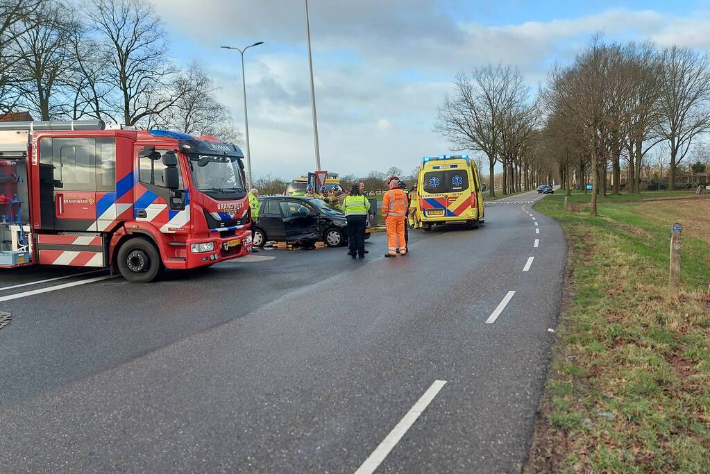 Botsing tussen twee voertuigen op kruising