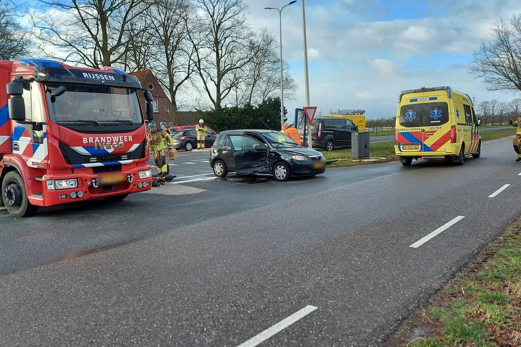 Botsing tussen twee voertuigen op kruising
