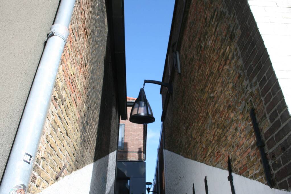 Brandweer ingezet voor stormschades in winkelgebied