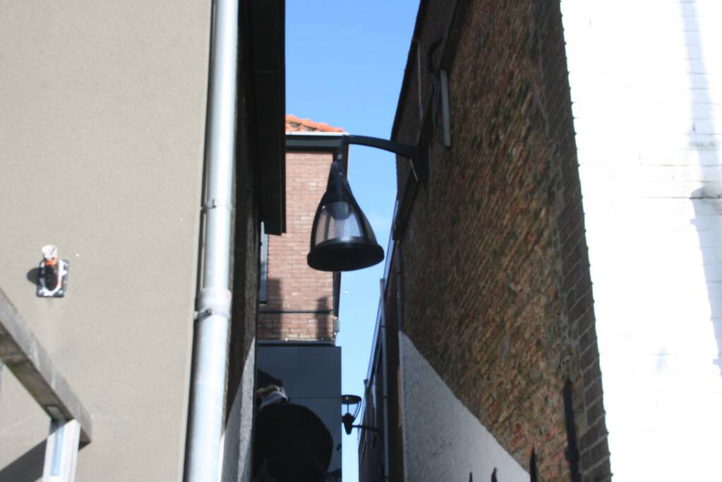 Brandweer ingezet voor stormschades in winkelgebied