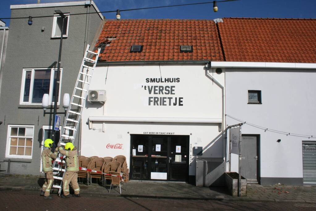 Brandweer ingezet voor stormschades in winkelgebied