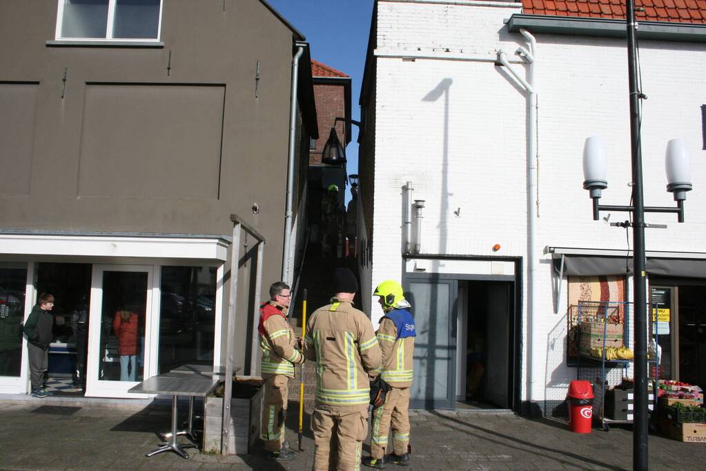 Brandweer ingezet voor stormschades in winkelgebied