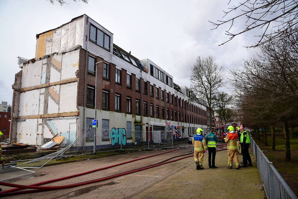 Flinke rookontwikkeling vanwege brand in slooppand
