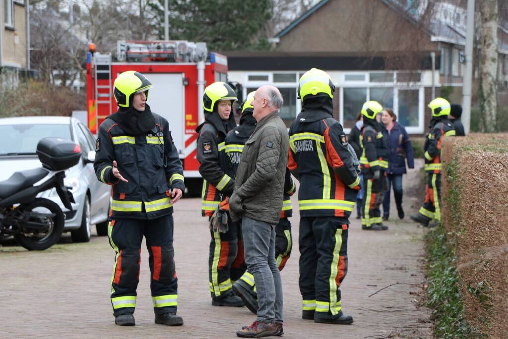 Dakbedekking van dakkapel waait los