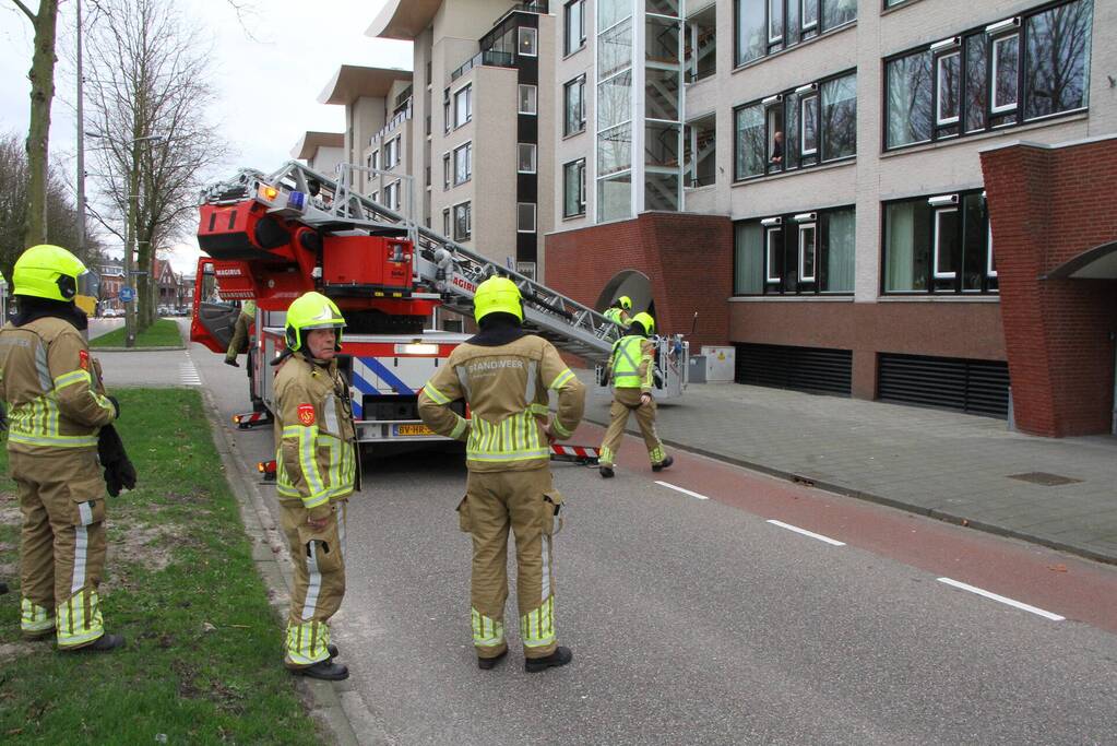 Dakbedekking flatgebouw los gewaaid