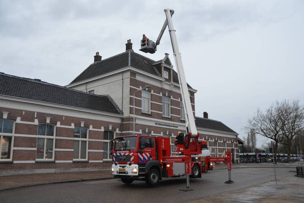 Stormschade aan treinstation