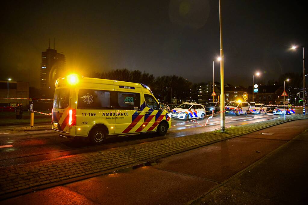 Maaltijdbezorger met fiets aangereden