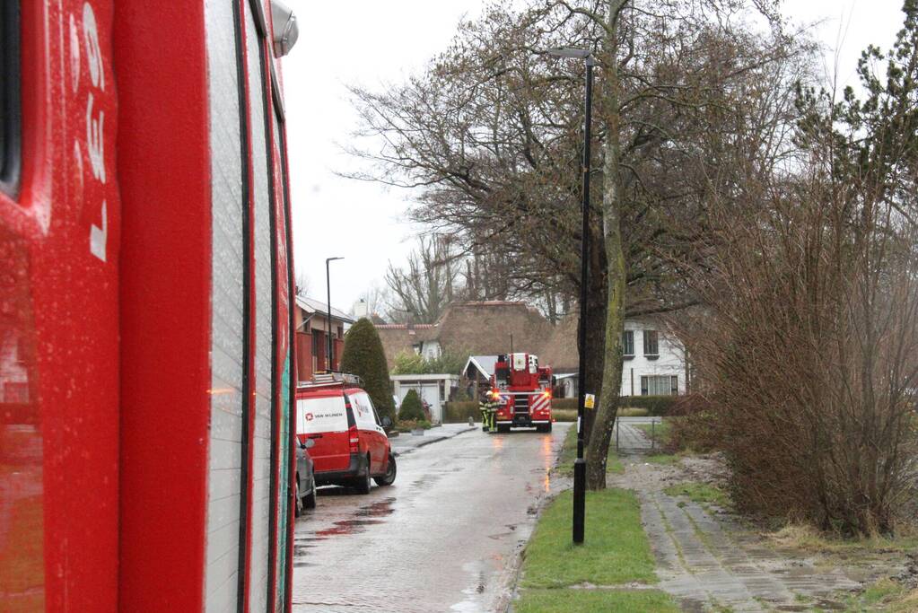 Dakbeplating verwijderd door brandweer