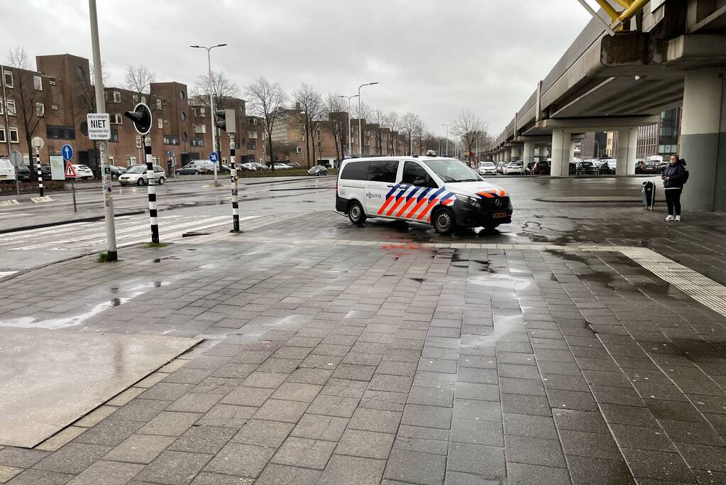 Persoon neergestoken op station
